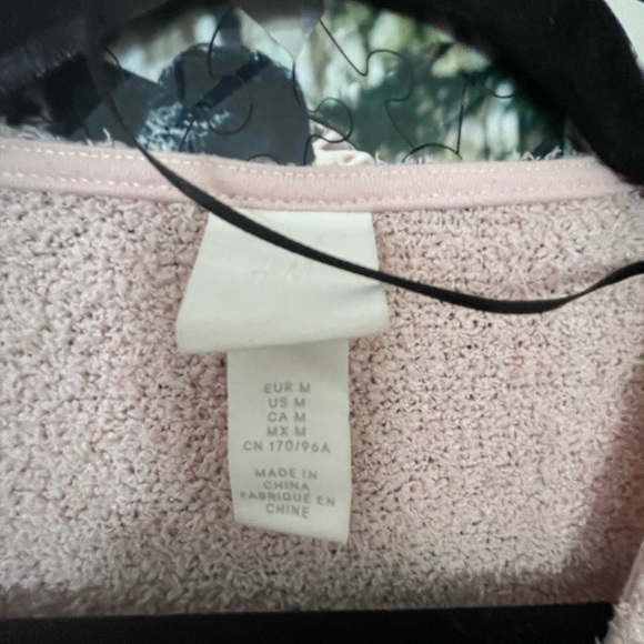 H&M Pink fuzzy crop top - Picture 2 of 4
